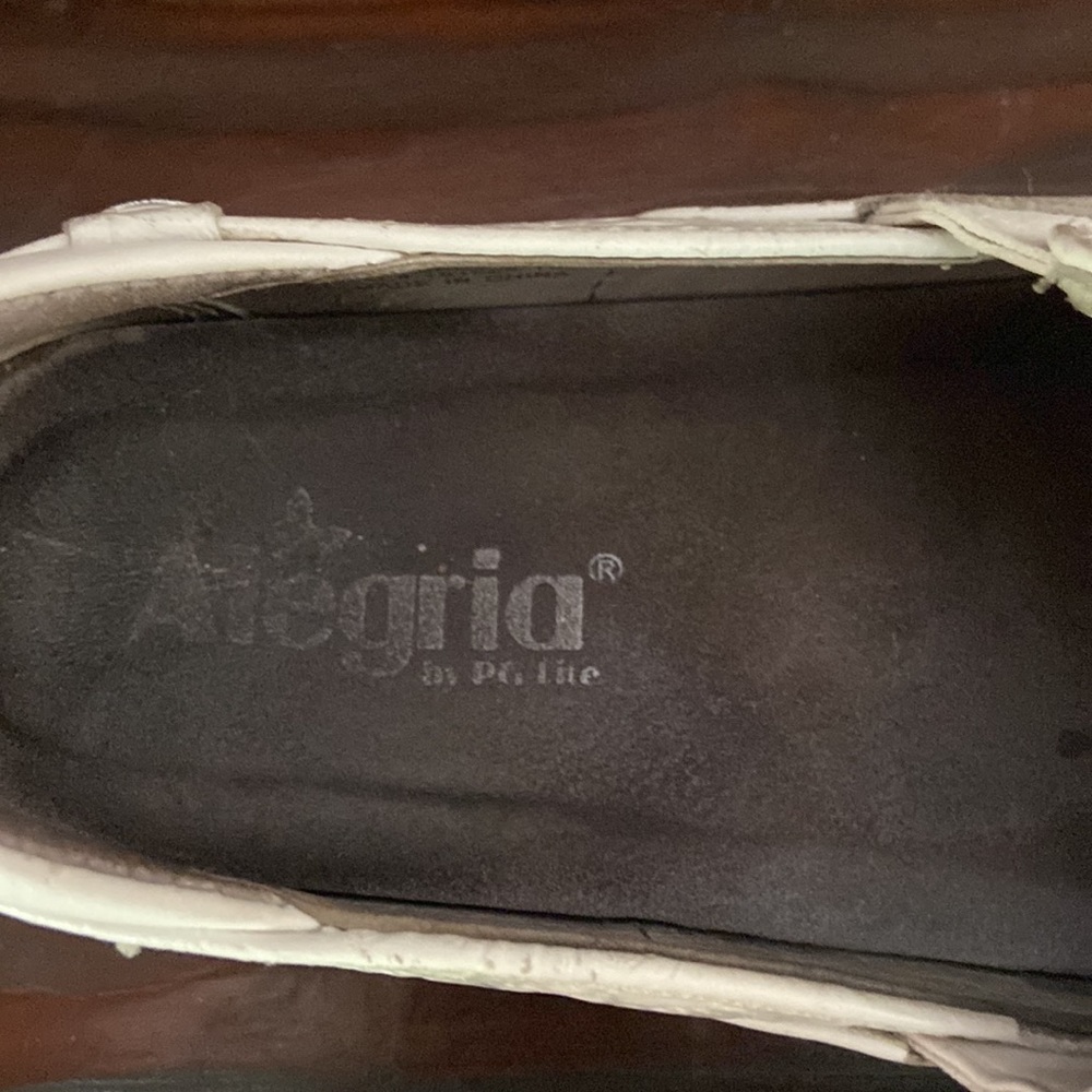 Nursing shoes - Picture 3 of 4